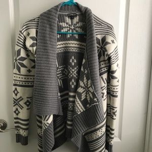 High low winter cardigan. Only worn once! Fits TTS